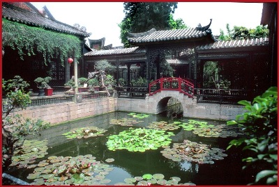 Yu Yin Shan Fang pavilion & pond.