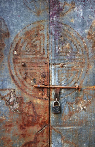 An old Chinese gate image authorised by Author Wang Ping.